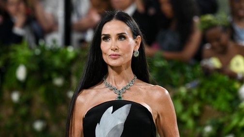 A 61 éves Demi Moore bevállalta a meztelenruhát, és tarolt