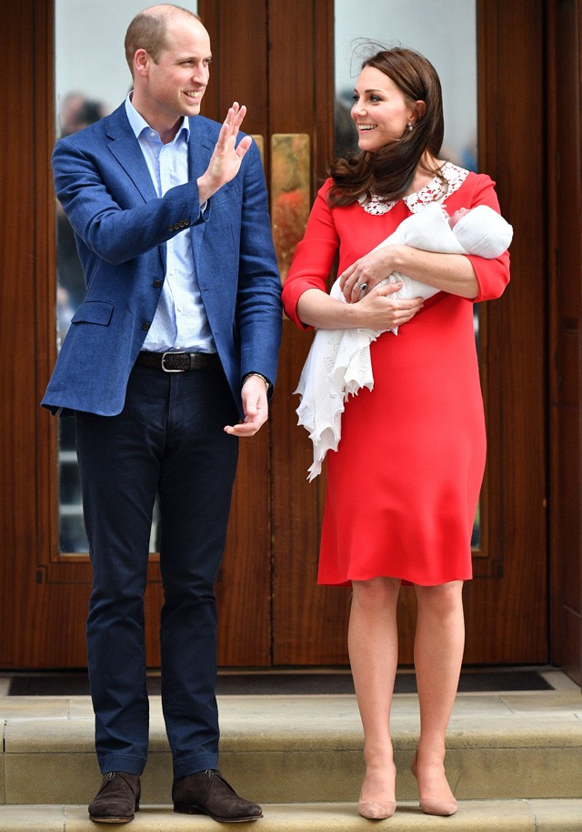 Első képek: Kate Middleton megmutatta az újszülött herceget