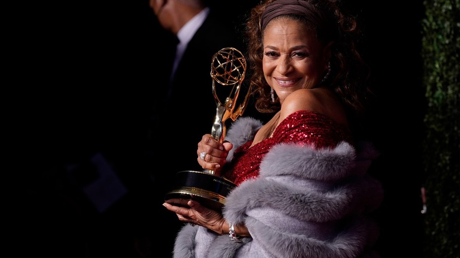 Exkluzív! Belenéztünk az Emmy-vendégek ajándéktáskájába!