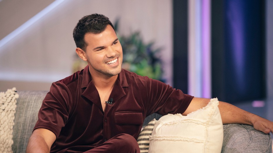 Taylor Lautner vicces videójával toronymagasan a TikTok trend egyik nagy győztese