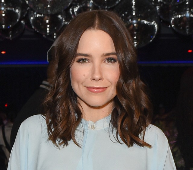 Zseniális: Sophia Bush keményen odaszólt feliratos maszkjával