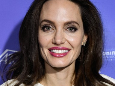 Angelina Jolie felvette a világ legegyszerűbb fehér ruháját és így is csodálatos!