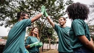 Nem vicc, az agyadra is hatással van, ha segítesz másoknak, de a túlzásba vitt altruizmus veszélyekkel járhat