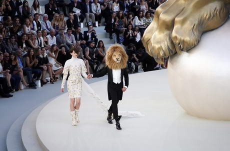 Egy kis humor a bemutatón.