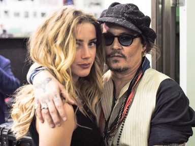 Itt van a videó Johnny Depp őrjöngéséről!