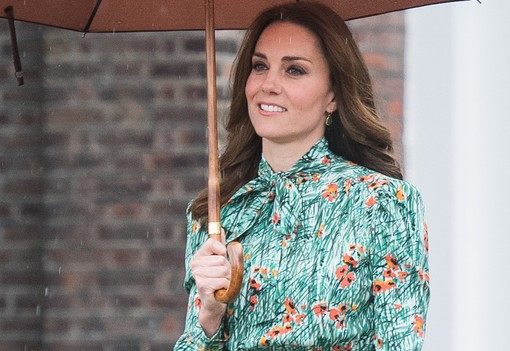 Igen, az ott tényleg koponya Katalin hercegné ruháján, és nem ez volt az egyetlen merész választása