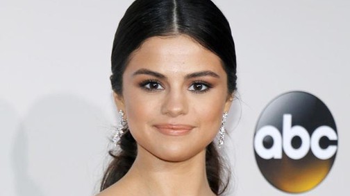 Nézd milyen dögösen indul 2017 januárja Selena Gomezzel