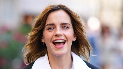 Emma Watson merész ruhája felrúgja a gravitáció szabályait