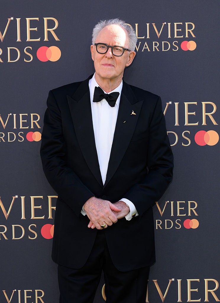 Az új Harry Potter-sorozatban John Lithgow alakítja majd a szeretett roxforti igazgatót, Albus Dumbledore-t. Lithgow februárban a ScreenRantnek úgy nyilatkozott, hogy „teljesen váratlanul” érte a felkérés, de nagyon izgatottan vág bele a munkába.