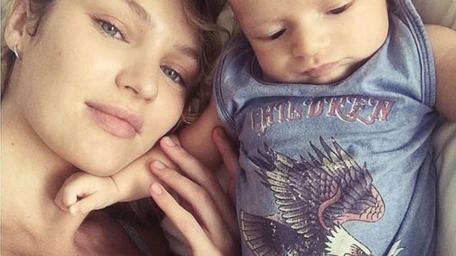 Szoptatós fotót posztolt magáról az Instagramon - egymásnak estek a kommentelők