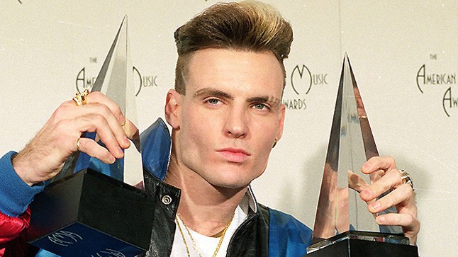 A szemöldököt figyeld!