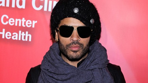 Legenda! 5 éve nem térünk magunkhoz ettől a sálviselettől