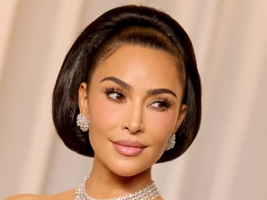 Kim Kardashian új hajszínére nincsenek szavak, egy az egyben lekoppintotta 13 éves lánya stílusát