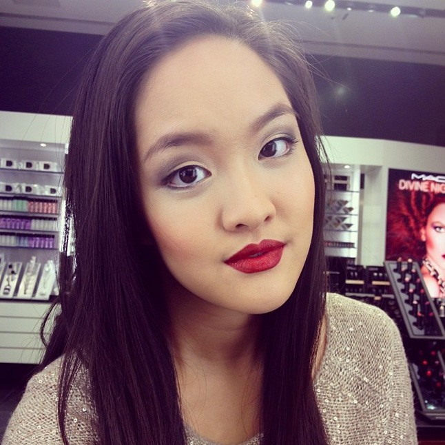 A piros rúzs egyértelmű, hogy kedvenc a sztárok körében. Persze, profi csapat készíti el.