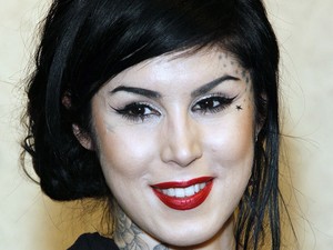 Nem bízunk a celebek beauty termékeiben - A tetoválóművész termékei viszont tarolnak