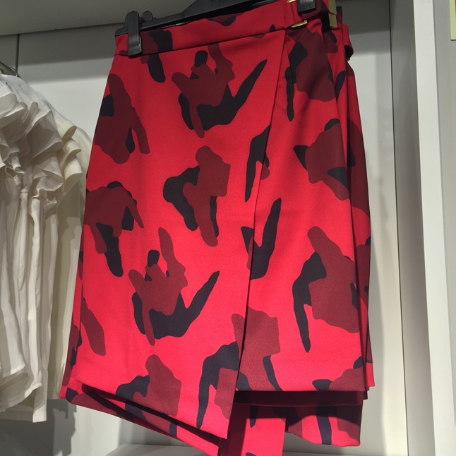 Erre a H&M szoknyára is szombaton csapok le. Isteni lesz a fekete felsőimmel.