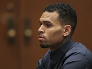 Végre! Letartóztatták Chris Brown-t!