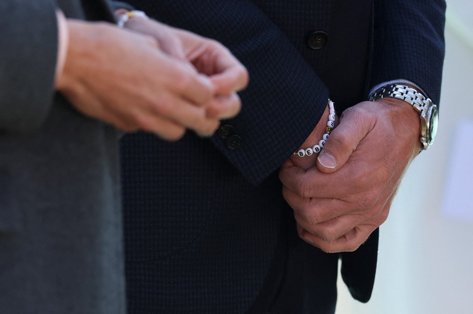 Le sem vette a barátságkarkötőt Vilmos herceg és Katalin hercegné