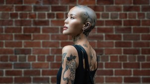 A többezer éves tetoválóművészet, ami aranykorát éli: ismerd meg a handpoke-ot