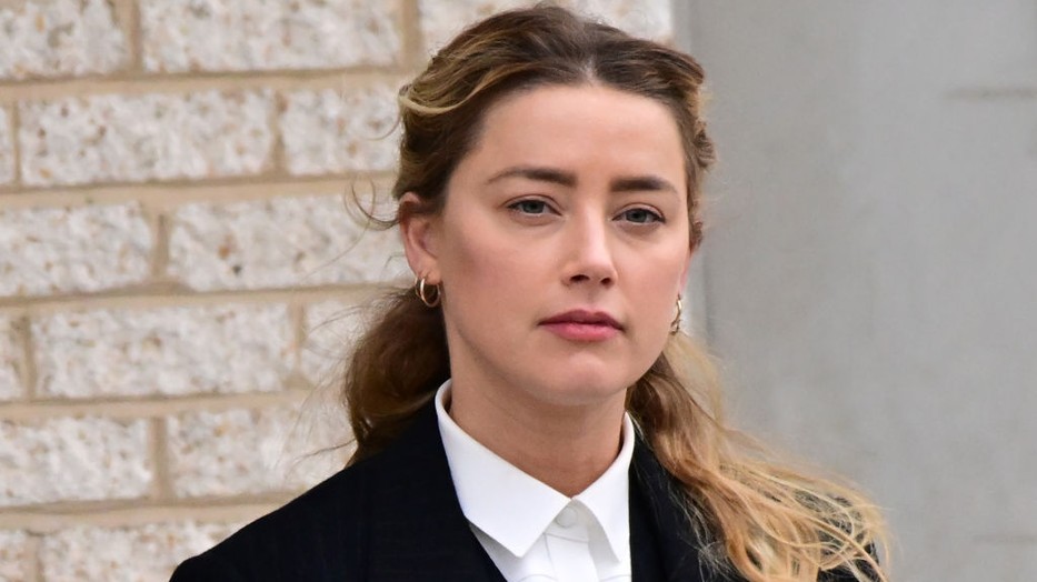 Amber Heard háromgyermekes anyuka lett