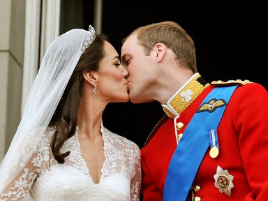 Igen, a királyi család tagjai is csókolóznak! 10 nagyon intim fotó, amitől bárki zavarba jönne