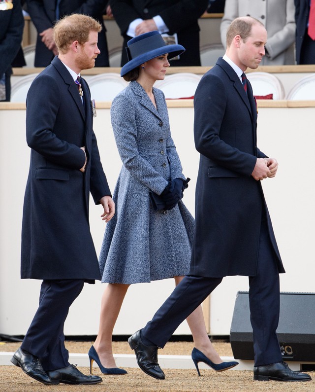 Kate Middleton Vilmos herceg és Harry herceg társaságában