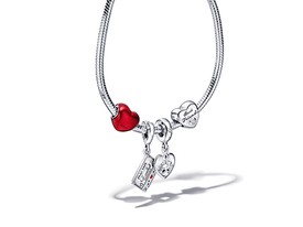 Ezüst karkötő és charmok PANDORA 19 500 Ft, 10 500-16 500 Ft