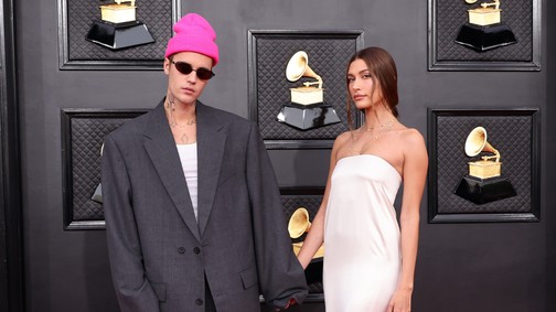Justin Bieber és Hailey Bieber csókolózós fotójába te is belepirulsz, csak úgy szikrázik a sztárpár között a levegő