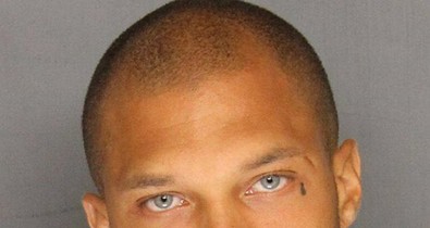 Ha jóképű, az sem számít, hogy bűnöző