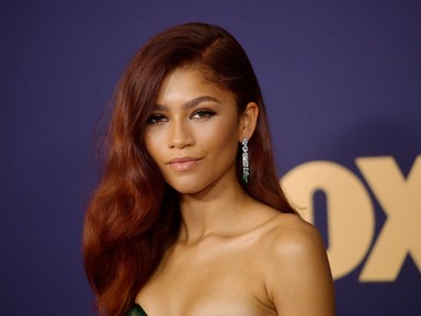 Az Emmy fénypontja: Zendaya pucérruhája, és szexi lábvillantása