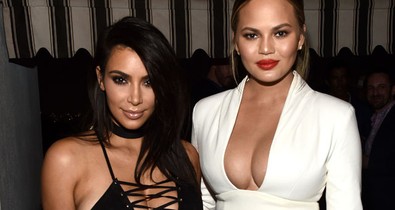 Imádjuk, ahogy Chrissy Teigen beszólt Kim Kardashiannak