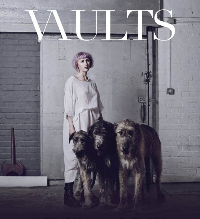 Csak egy szám: Hátborzongató és gyönyörű klip a Vaults-tól