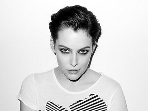 Elvis unokája modellként hódít!