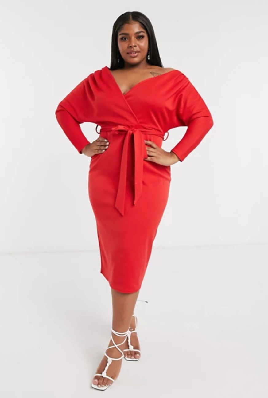 ASOS DESIGN Curve vállra ejtett ruha övvel 43,99 euró