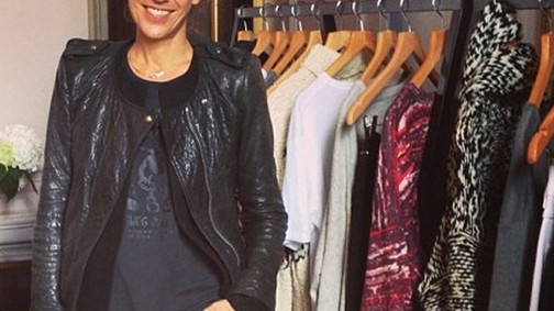 Világ fashionisztái, szemeteket Párizsra vessétek!