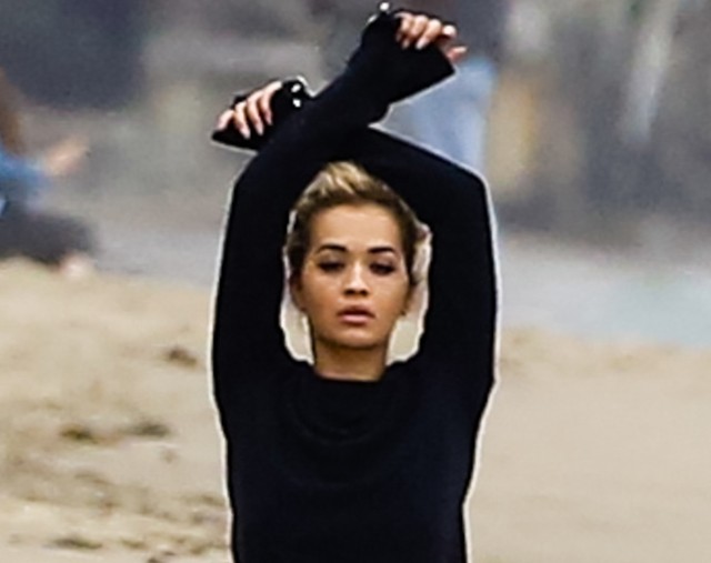 rita ora, mellvillantás, cici, cicije, villantás, tengerpart