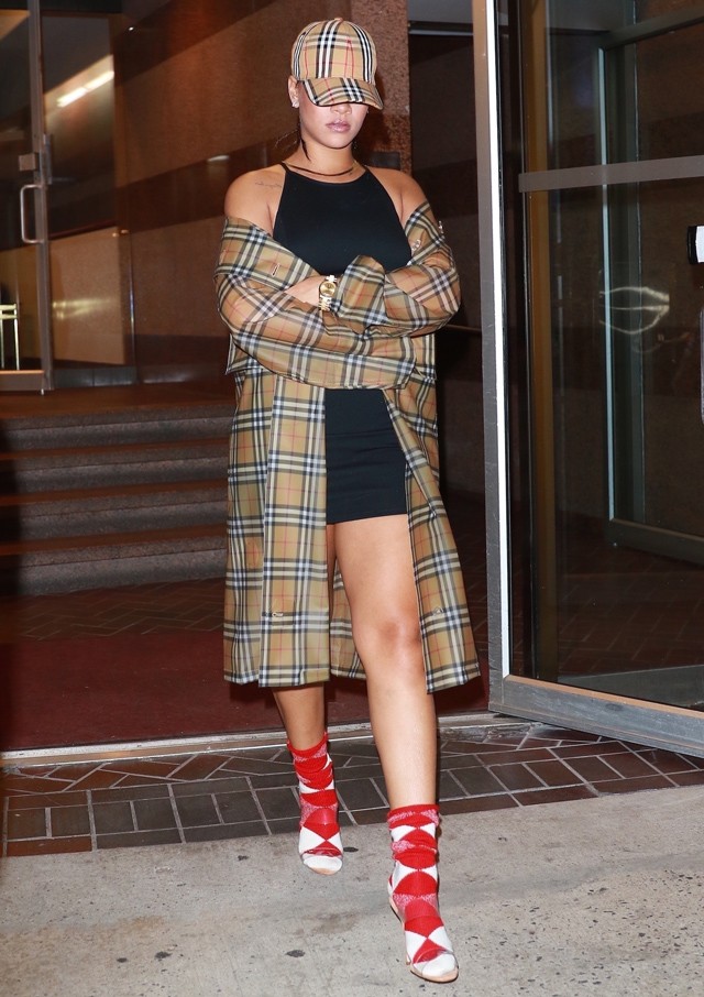 Rihanna Burberry cuccokban