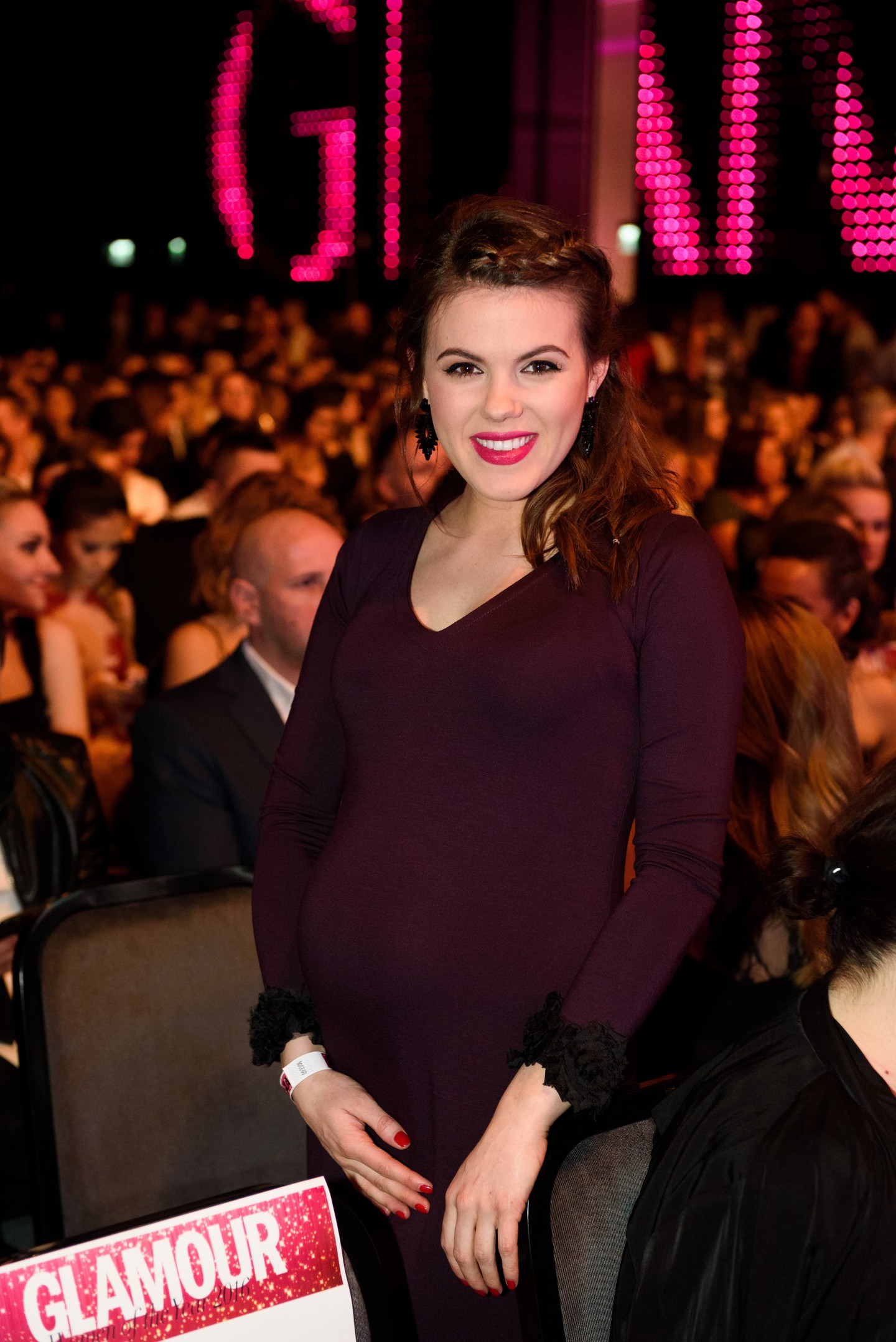 Csobot Adél várandósan, romantikus fonattal a hajában vehette át a díját