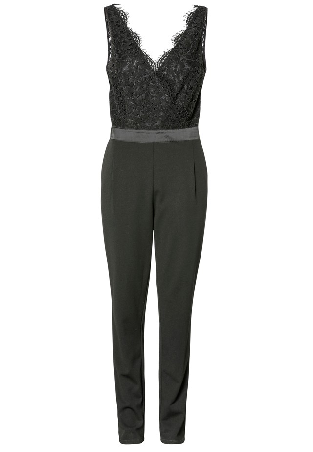 A felül csipkés overallt felveheted az esti buliba is egy magas sarkúval, így nap közben és este is a jó megjelenésedet segíti. C&A 8990 Ft 