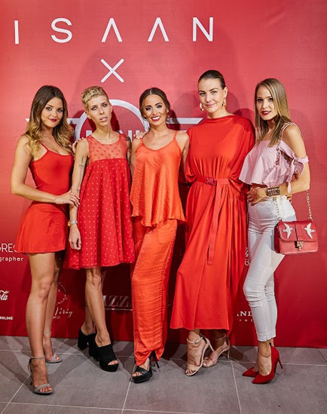 A naplemente és a trópusi nyár ihlette Iszak Eszti új kollekcióját