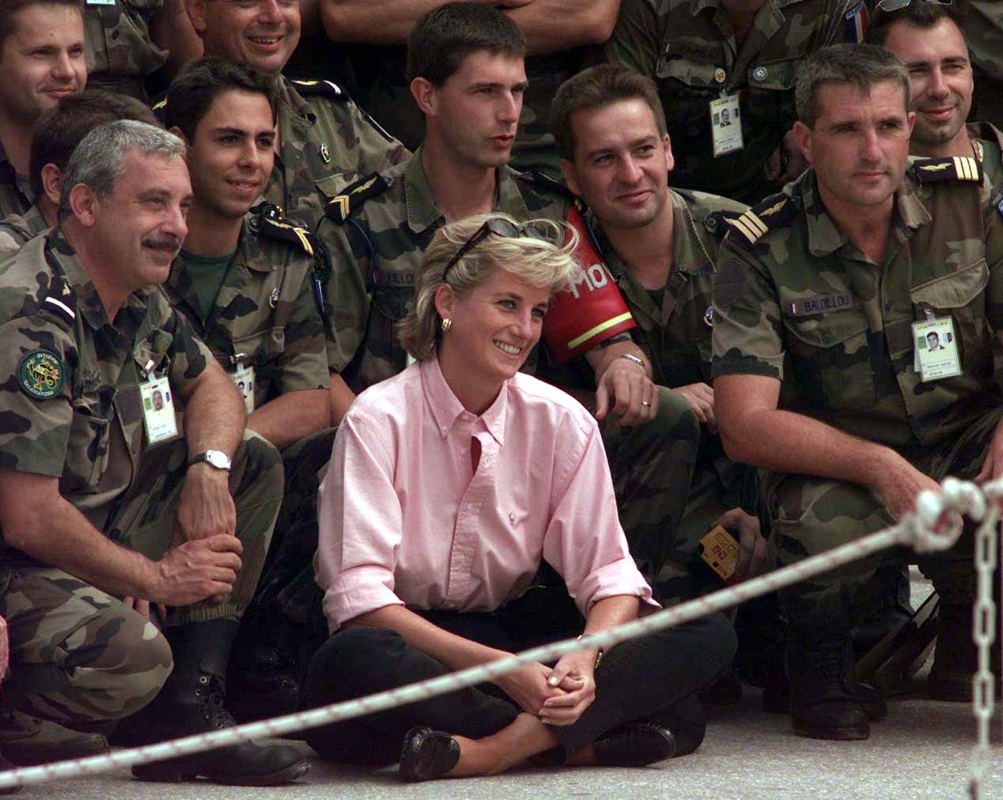Augusztus elején Boszniába utazott a Land Mine Campaign keretében végzett munkája miatt: Diana hercegné itt épp egy csoport francia katonával pózolt. Ez a látogatás volt az utolsó hivatalos megbízatása.