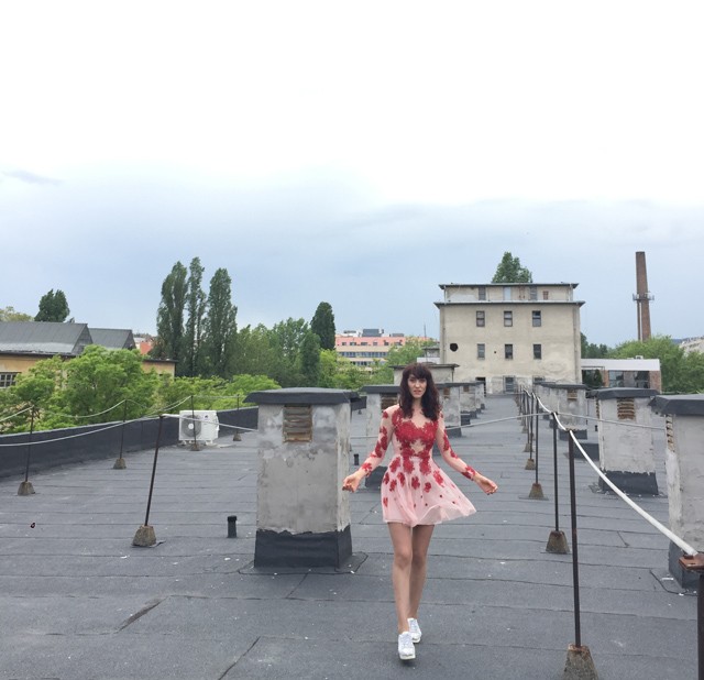 Bíborka ma egy Sármán Nóra ruhát mutat