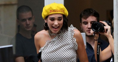 Atyaég! De hát Dua Lipa egyáltalán nem visel bugyit
