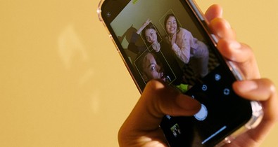 A digitális világ kényelmes, de nagy árat fizetünk érte - Szakember hívja fel a figyelmet az infokrácia veszélyeire