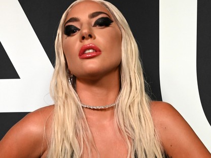 Lady Gaga három BRUTÁLIS szettet mutatott fel új márkájának bevezetőbuliján