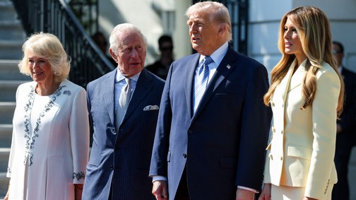 Donald Trump találkozott Károly királlyal, az amerikai elnök azonnal megszegte a királyi protokollt