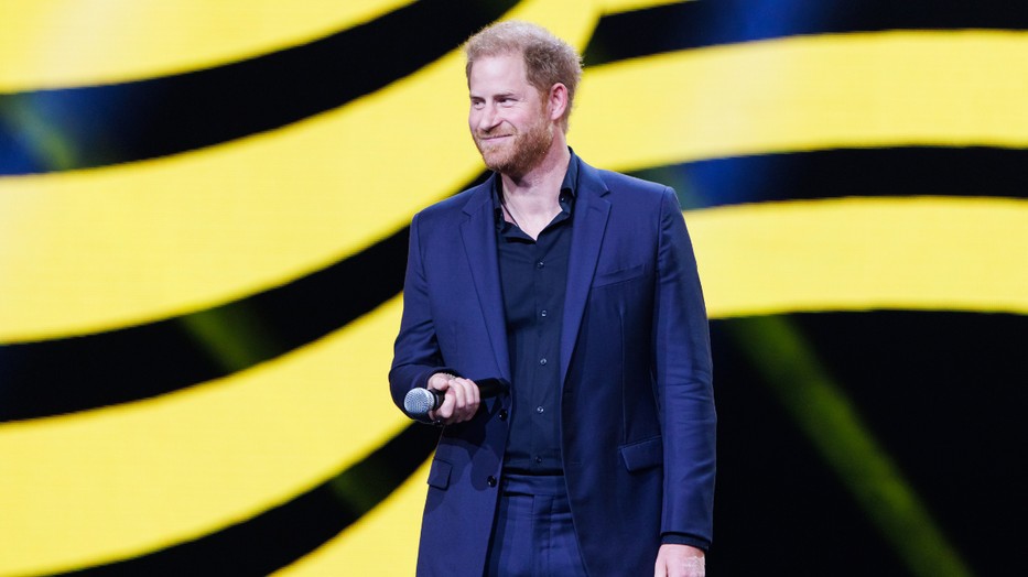 Harry herceg a félárva gyermekek életén próbál könnyíteni