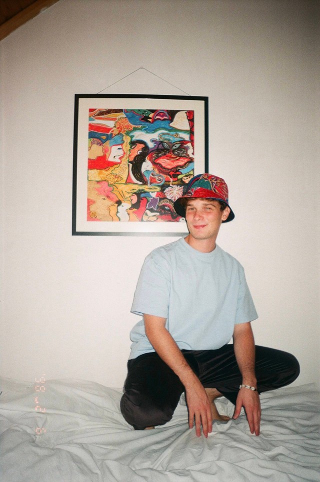 Még csak 21 éves, de már két egyedi kollekciója jelent meg: divat és művészet találkozása