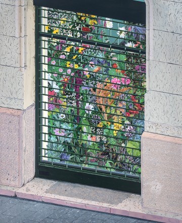 Virágüzleten sosincs vasredőny Virágot senki sem akar lopni, akril, vászon, 230x190 cm, 2021