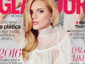 Túlzás milyen dögös a 18 éves vörös Disney-üdvöske